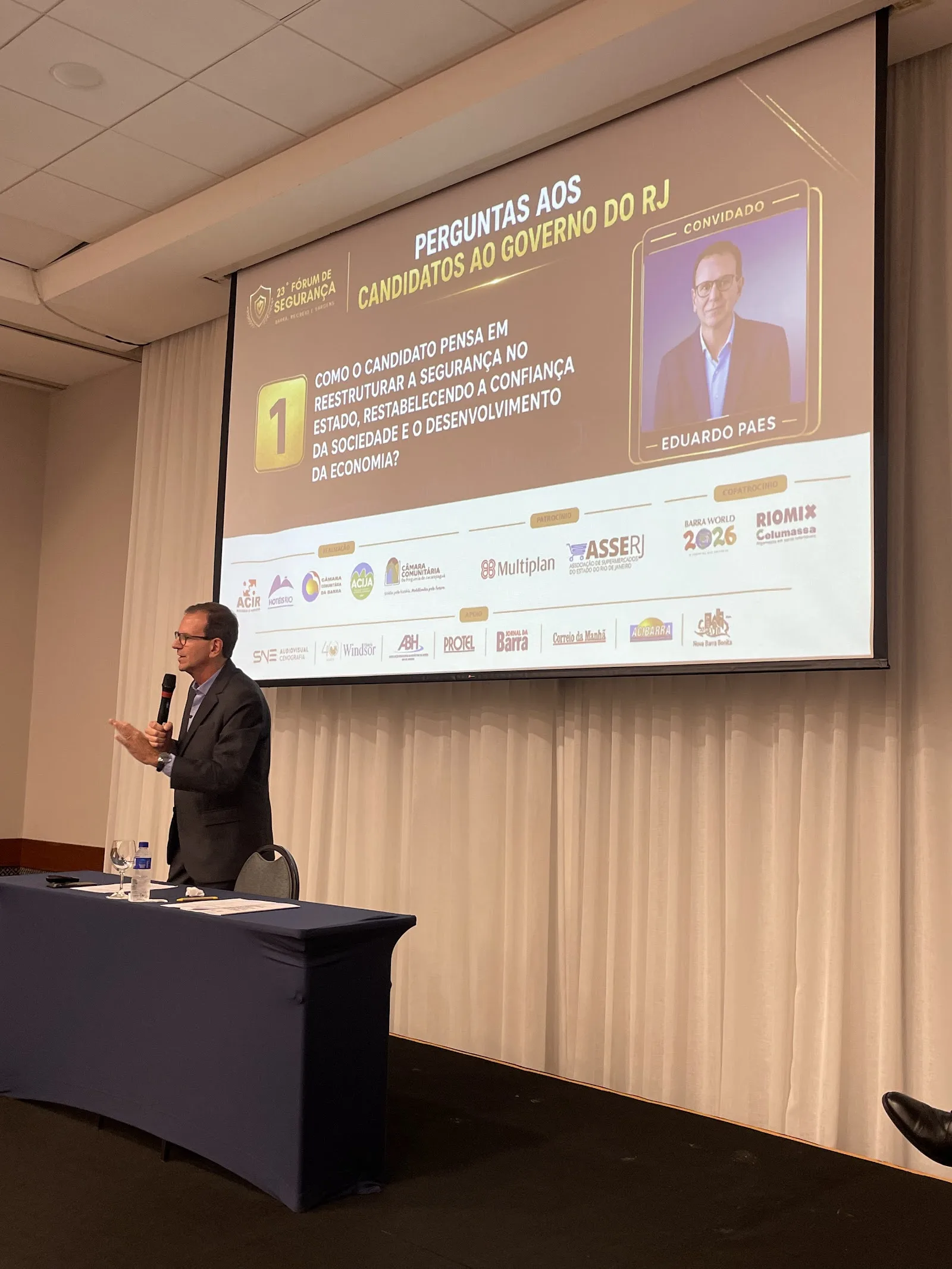 Registro da 23ª edição do Fórum de Segurança do HotéisRIO e ACIR com o candidato Eduardo Paes, no Rio de Janeiro