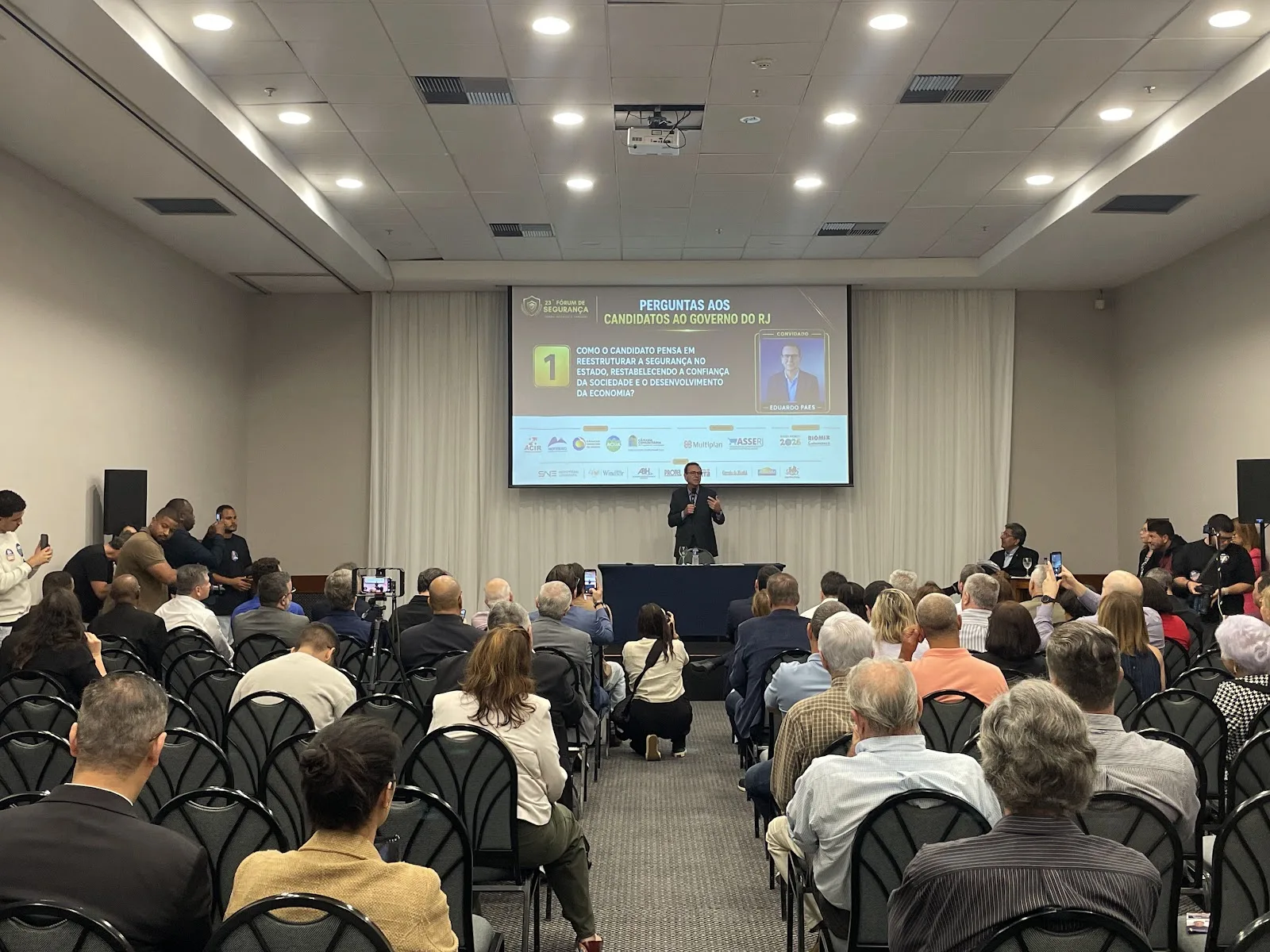 Registro da 23ª edição do Fórum de Segurança do HotéisRIO e ACIR com o candidato Eduardo Paes, no Rio de Janeiro