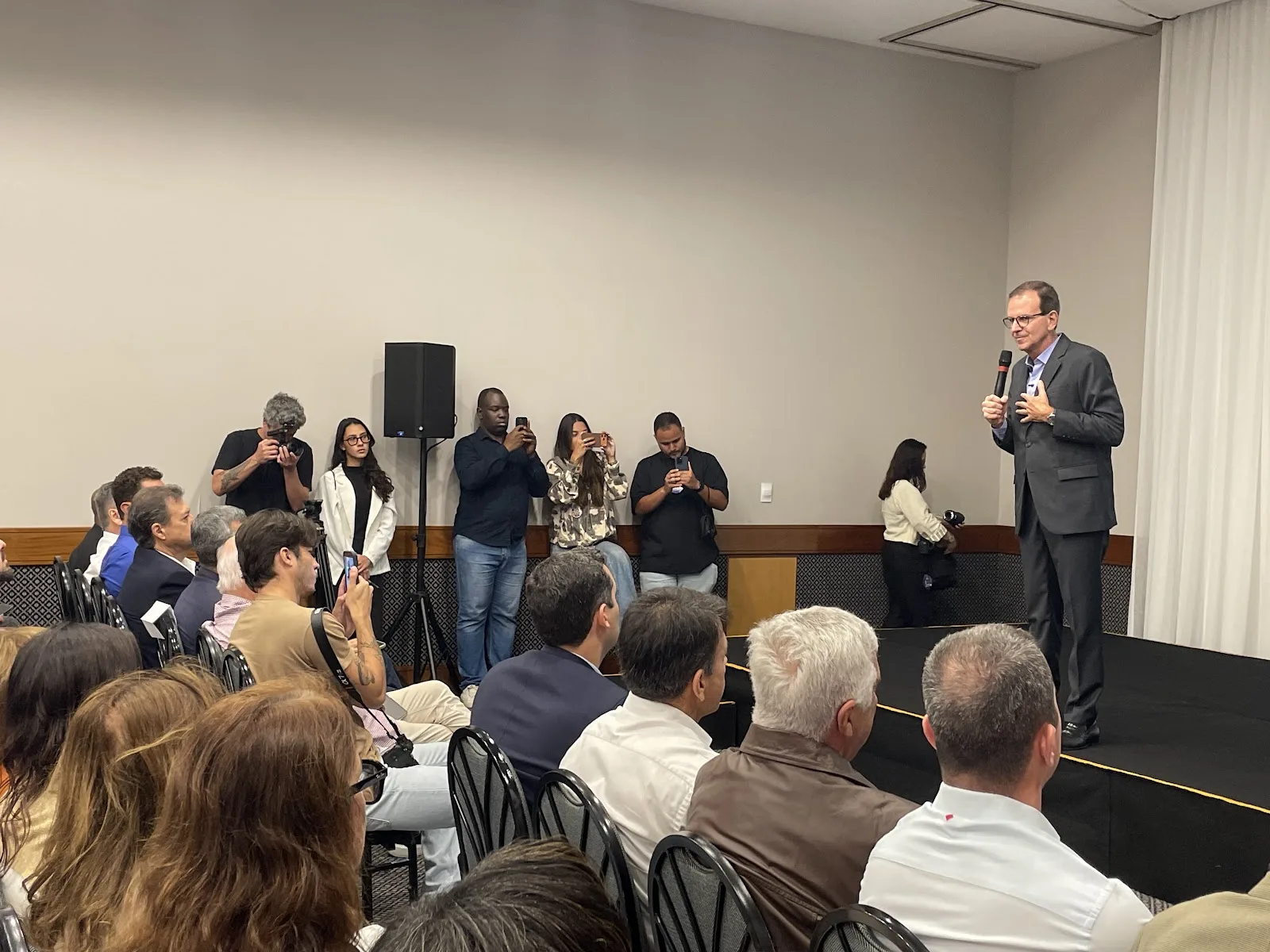 Registro da 23ª edição do Fórum de Segurança do HotéisRIO e ACIR com o candidato Eduardo Paes, no Rio de Janeiro
