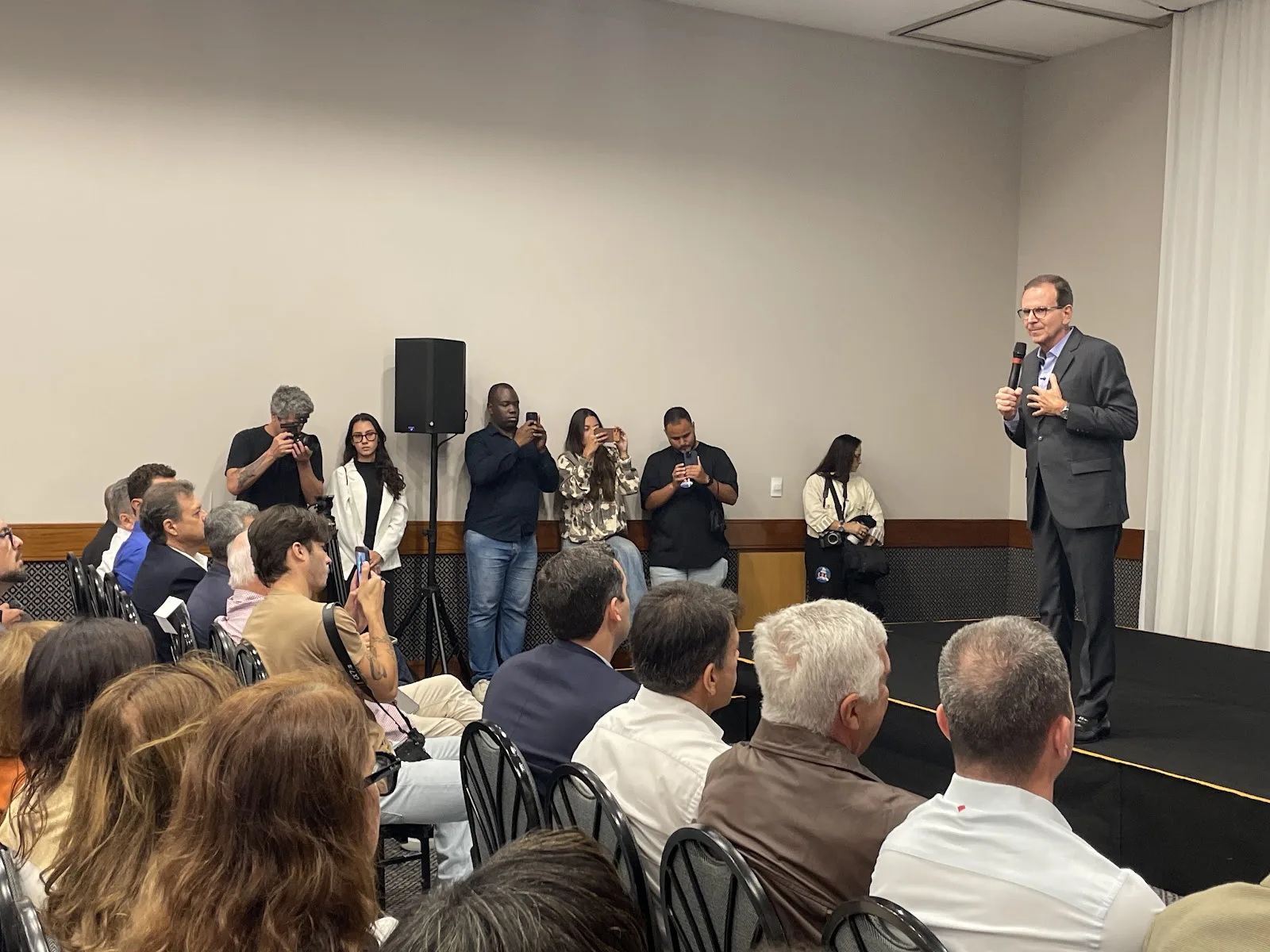Registro da 23ª edição do Fórum de Segurança do HotéisRIO e ACIR com o candidato Eduardo Paes, no Rio de Janeiro