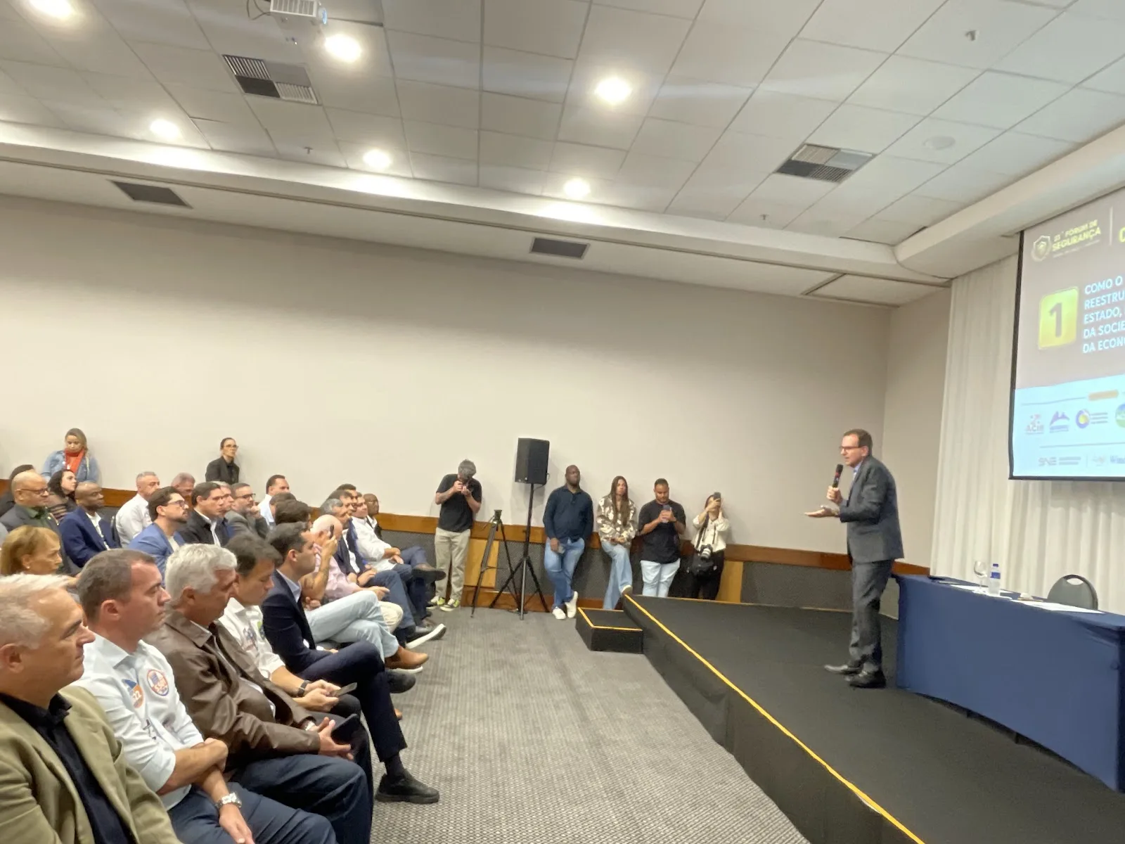 Registro da 23ª edição do Fórum de Segurança do HotéisRIO e ACIR com o candidato Eduardo Paes, no Rio de Janeiro