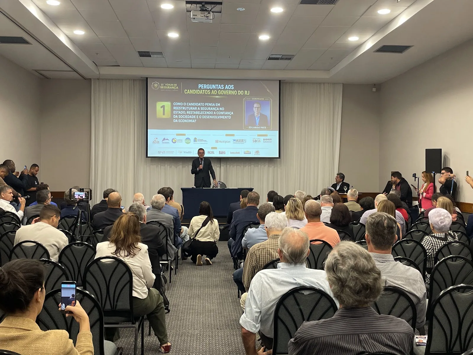 Registro da 23ª edição do Fórum de Segurança do HotéisRIO e ACIR com o candidato Eduardo Paes, no Rio de Janeiro