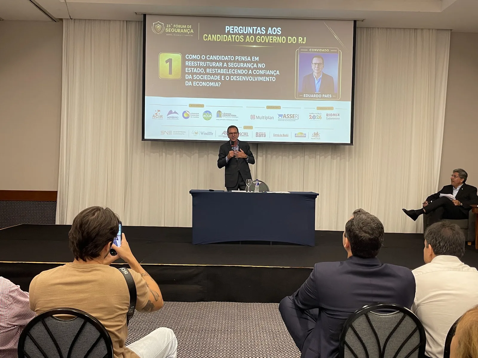 Registro da 23ª edição do Fórum de Segurança do HotéisRIO e ACIR com o candidato Eduardo Paes, no Rio de Janeiro