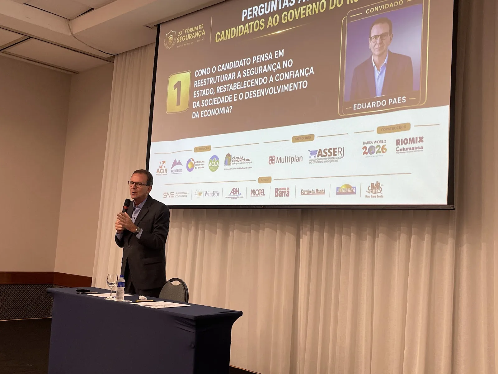 Registro da 23ª edição do Fórum de Segurança do HotéisRIO e ACIR com o candidato Eduardo Paes, no Rio de Janeiro