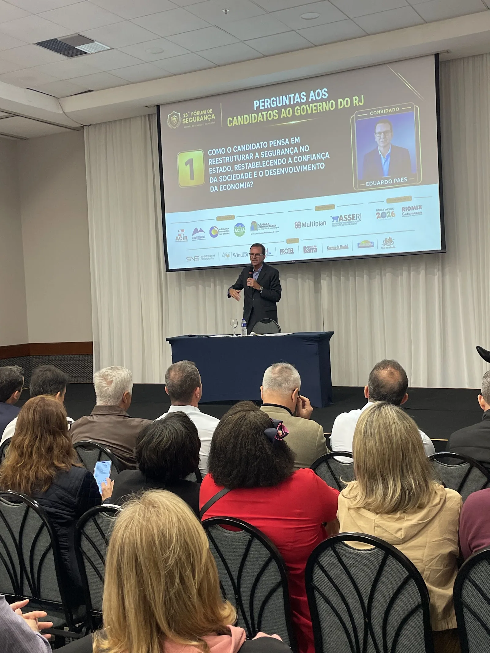 Registro da 23ª edição do Fórum de Segurança do HotéisRIO e ACIR com o candidato Eduardo Paes, no Rio de Janeiro