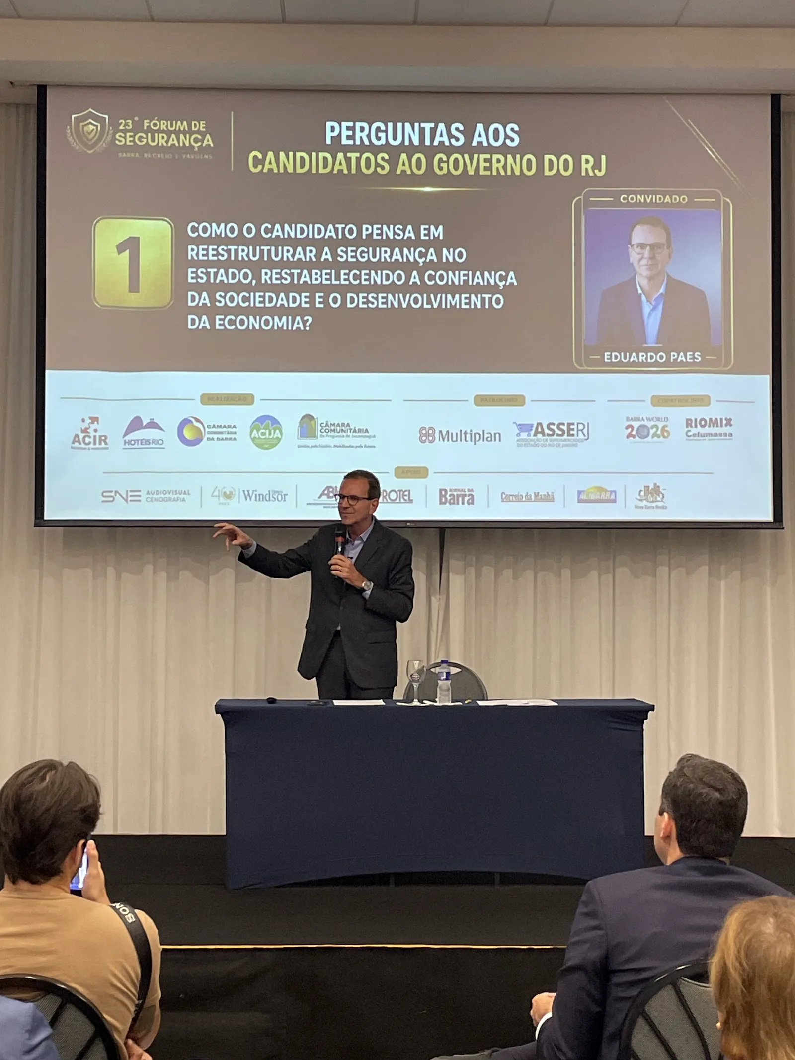 Registro da 23ª edição do Fórum de Segurança do HotéisRIO e ACIR com o candidato Eduardo Paes, no Rio de Janeiro