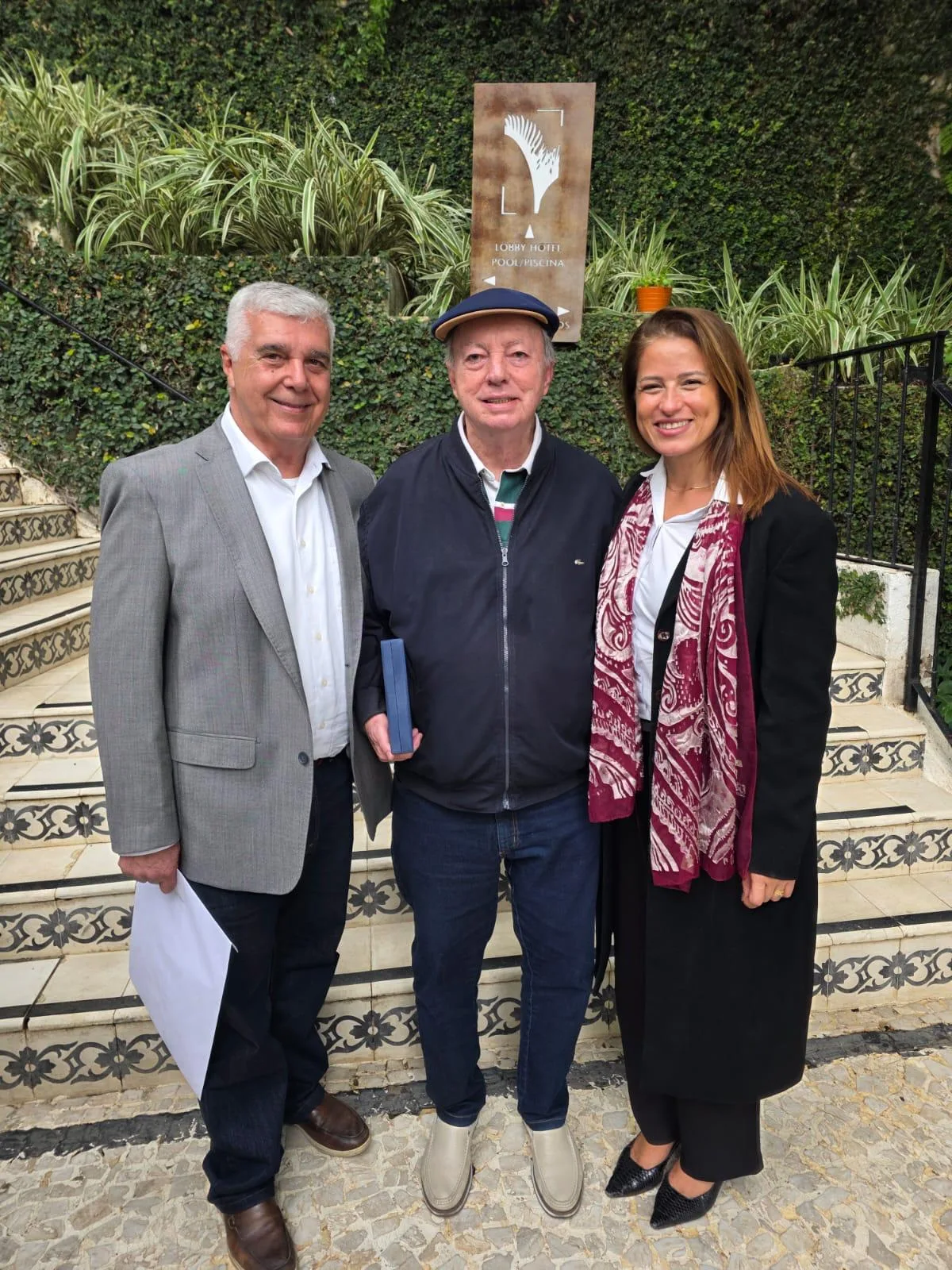 Nilo Sérgio Félix, subsecretário de Turismo do Estado do Rio de Janeiro, homenageado no Fórum dos Hotéis Cinco Estrelas, ao lado de Alfredo Lopes