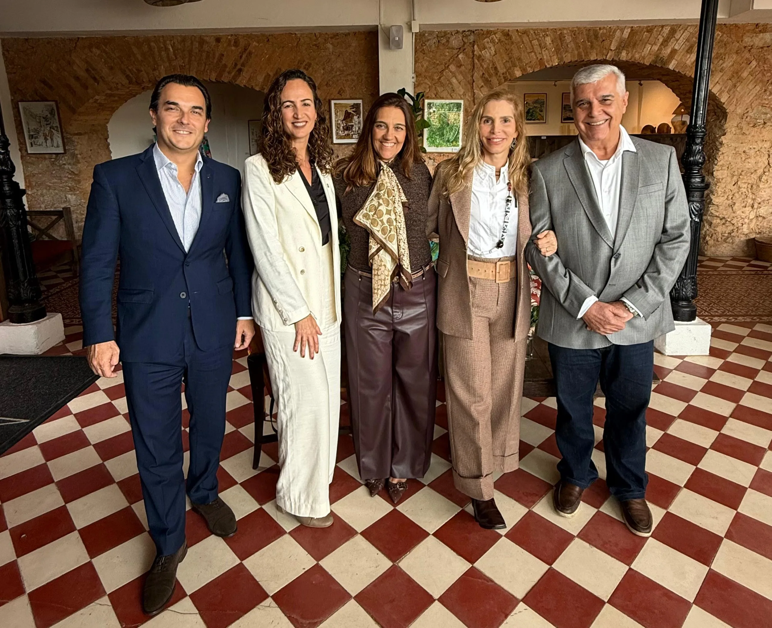 Participantes do Fórum dos Hotéis Cinco Estrelas do HotéisRIO reunidos no salão do Santa Teresa MGallery