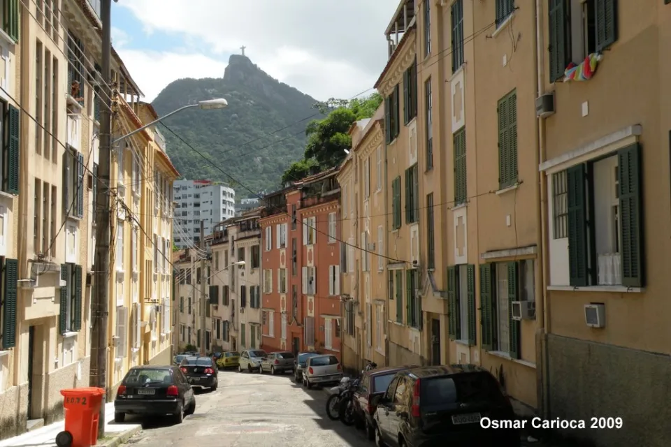 Rua do bairro de Laranjeiras, na Zona Sul do Rio de Janeiro, eleito um dos 20 bairros mais cool do mundo pela revista Time Out em 2026