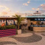 Quiosque temático do New England Patriots na Praia de Copacabana, no Rio de Janeiro