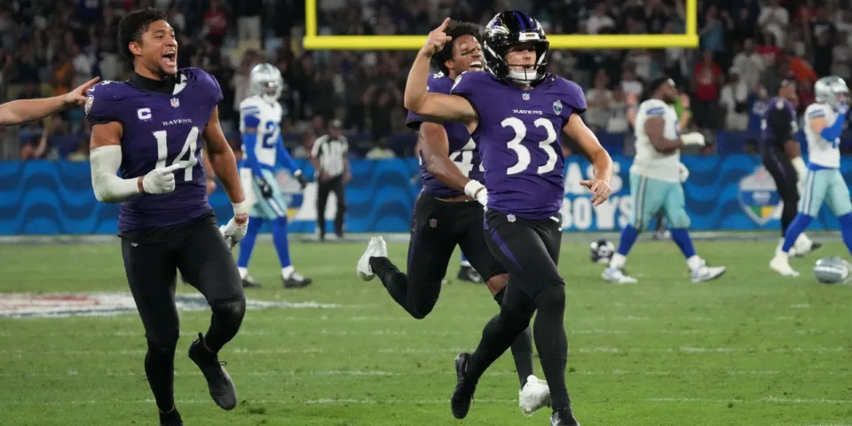Jogo da NFL entre Baltimore Ravens e Dallas Cowboys no Maracanã, no Rio de Janeiro