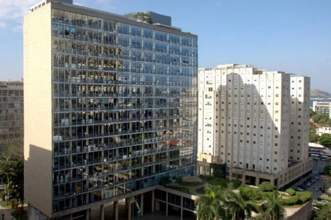 Fachada do Palácio Gustavo Capanema, no Centro do Rio de Janeiro, onde acontecem as aulas gratuitas de dança do projeto Praça que Dança