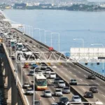 Tráfego de veículos na Ponte Rio-Niterói durante operação especial de feriado