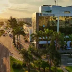 Vista aérea do Ribalta Hotel, na Barra da Tijuca, Rio de Janeiro, ao pôr do sol