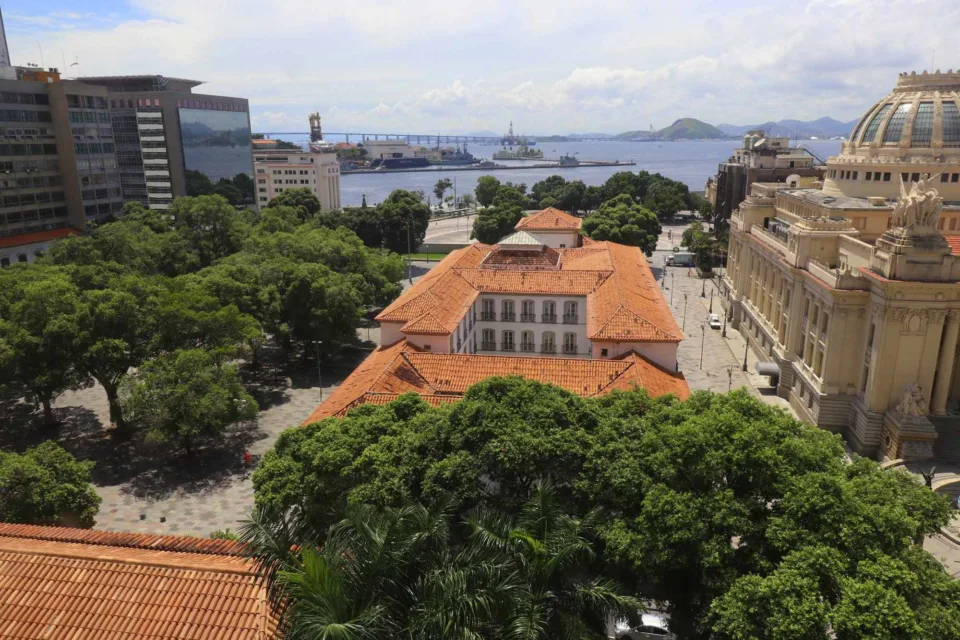 Praça Marechal Âncora, no Centro do Rio de Janeiro, área prevista para virar polo gastronômico e cultural