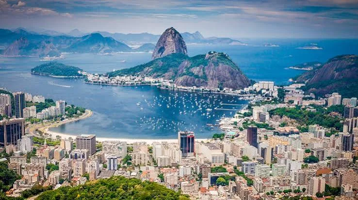 Vista da orla do Rio de Janeiro, segundo destino mais buscado do país para a baixa temporada