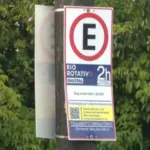 Vagas de estacionamento rotativo digital na orla do Rio de Janeiro, parte do sistema Rio Rotativo Digital