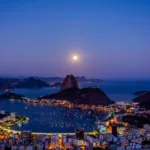 Vista do Pão de Açúcar e da orla de Botafogo, no Rio de Janeiro, cidade que recebe o Rock in Rio 2026
