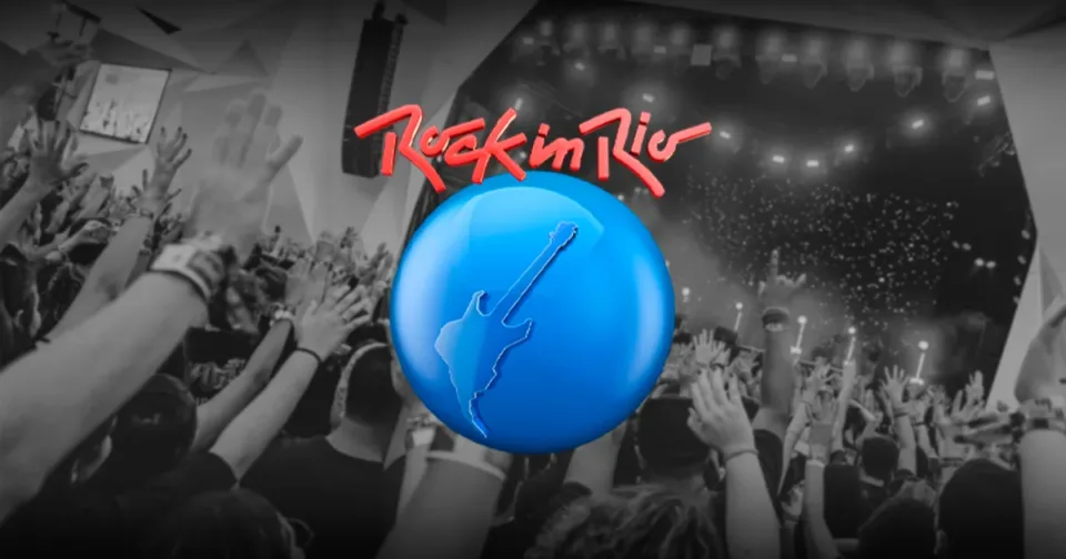 Público em frente ao globo do Rock in Rio, na Cidade do Rock, no Rio de Janeiro