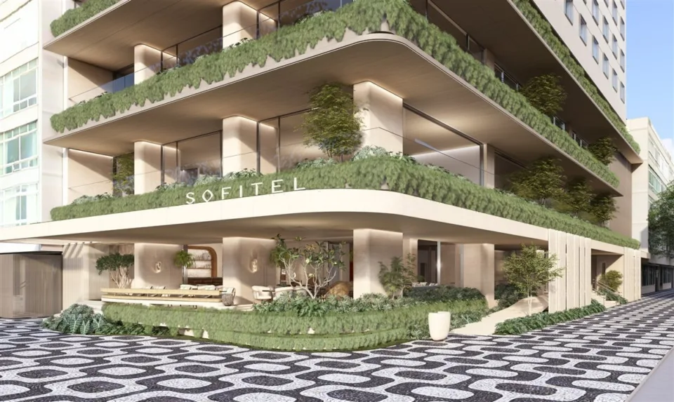 Fachada do Sofitel Rio de Janeiro Ipanema, na Avenida Vieira Souto, em obras para a reabertura