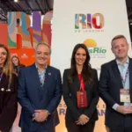 Representantes do Rio de Janeiro no estande da cidade durante a feira de turismo FIT 2026, em Buenos Aires