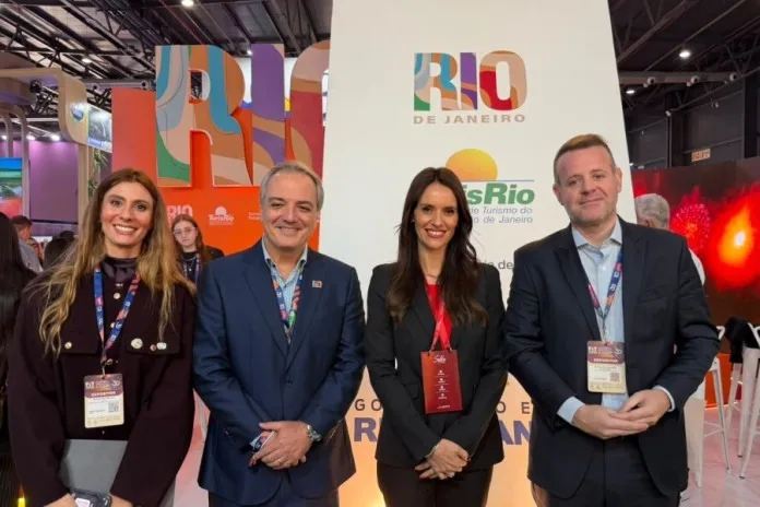 Representantes do Rio de Janeiro no estande da cidade durante a feira de turismo FIT 2026, em Buenos Aires