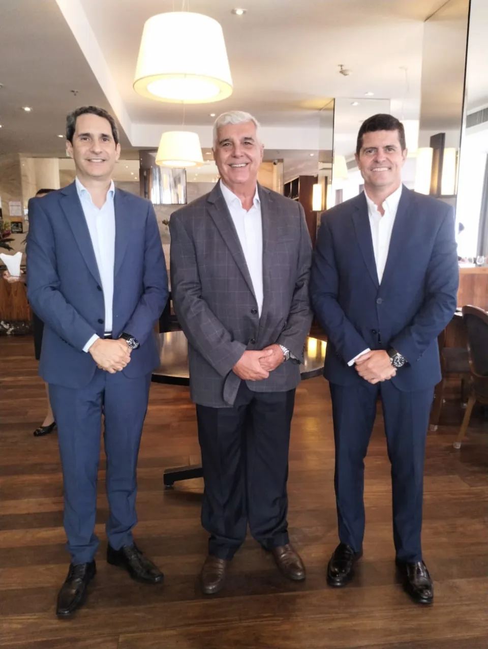 Alfredo Lopes e hoteleiros cinco estrelas no almoco com o diretor-presidente da Aena Brasil, Santiago Yus, no Miramar by Windsor, em Copacabana