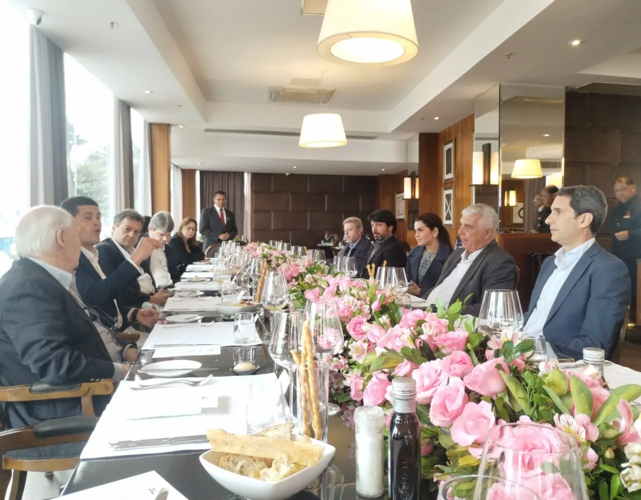Almoco do HoteisRIO com hoteleiros cinco estrelas e a diretoria da Aena Brasil no Miramar by Windsor, em Copacabana