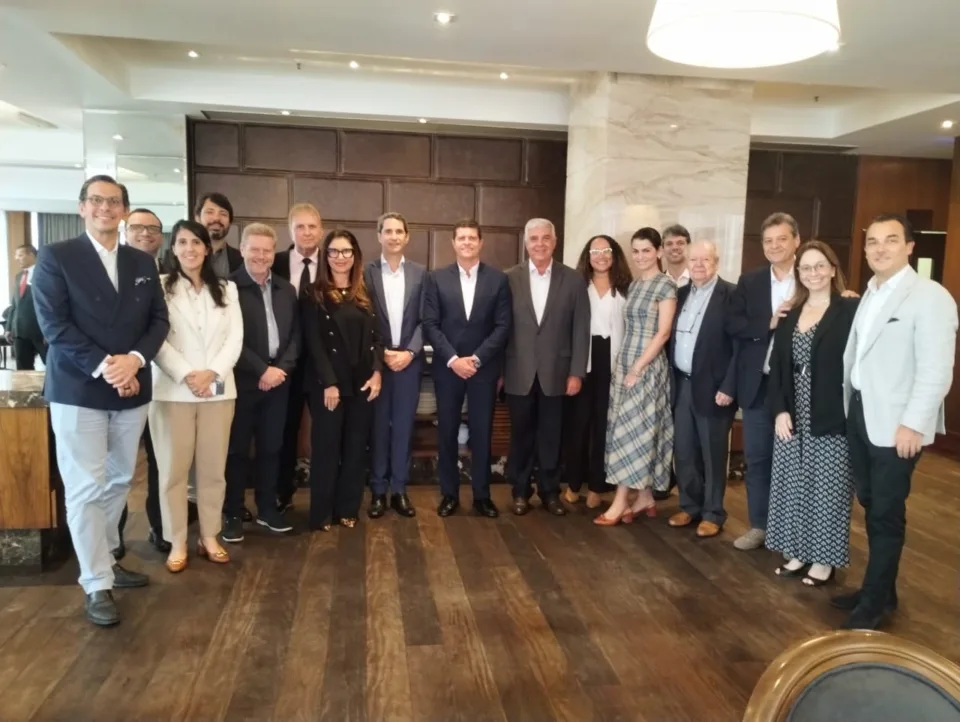 Hoteleiros cinco estrelas do Rio e diretores da Aena Brasil reunidos no Miramar by Windsor, em Copacabana