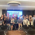 Participantes do Fórum de Comunicação e Marketing do HotéisRIO reunidos em foto oficial no Arena Ipanema Hotel