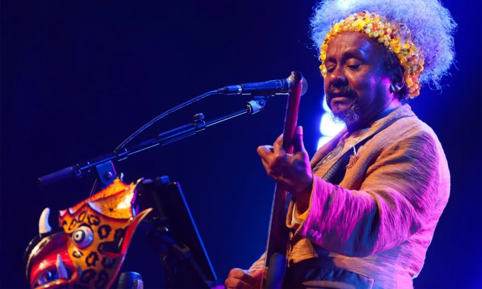 O cantor e compositor Chico César