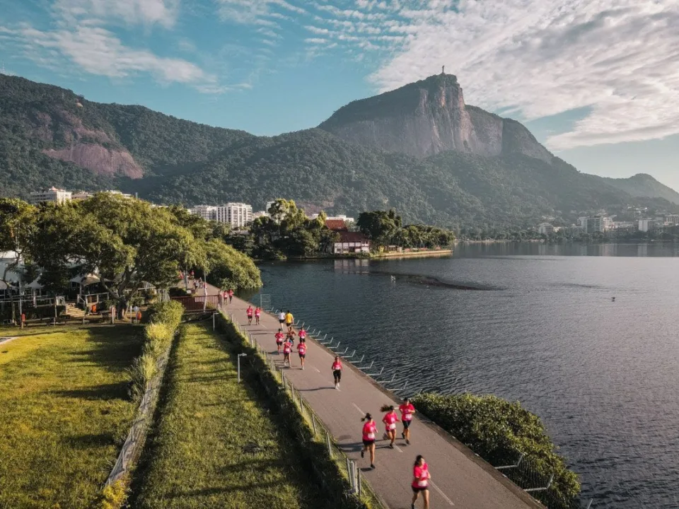 Corrida Granado Pink Rio de Janeiro 2026 reúne mulheres em volta da Lagoa Rodrigo de Freitas no Outubro Rosa