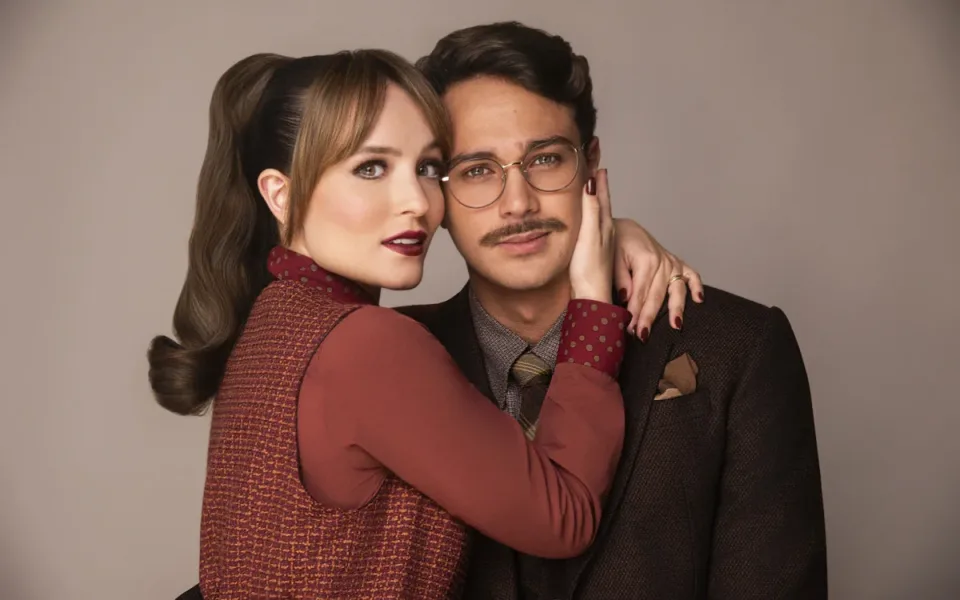 Larissa Manoela e André Luiz Frambach em cena de Descalços no Parque