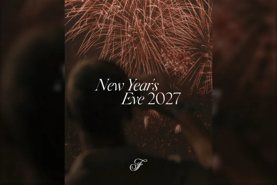 Arte do Réveillon 2027 do Fairmont Rio, em Copacabana, com fogos de artifício