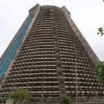 Fachada cônica de concreto da Catedral Metropolitana de São Sebastião, no Centro do Rio de Janeiro