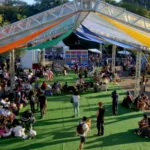 Cão e tutor participam de atividades ao ar livre no Festival Pet no Rio de Janeiro