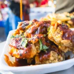 Frango frito coreano servido no Festival Sabores e Luzes da Coreia