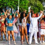Sambistas de escolas do Grupo Especial em flash mob na Praça Mauá, no Centro do Rio