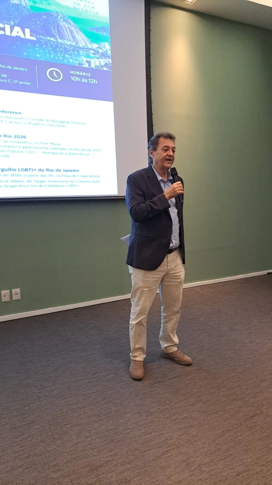 Apresentacoes e publico do Forum Comercial do HoteisRIO sobre os festivais do segundo semestre do Rio