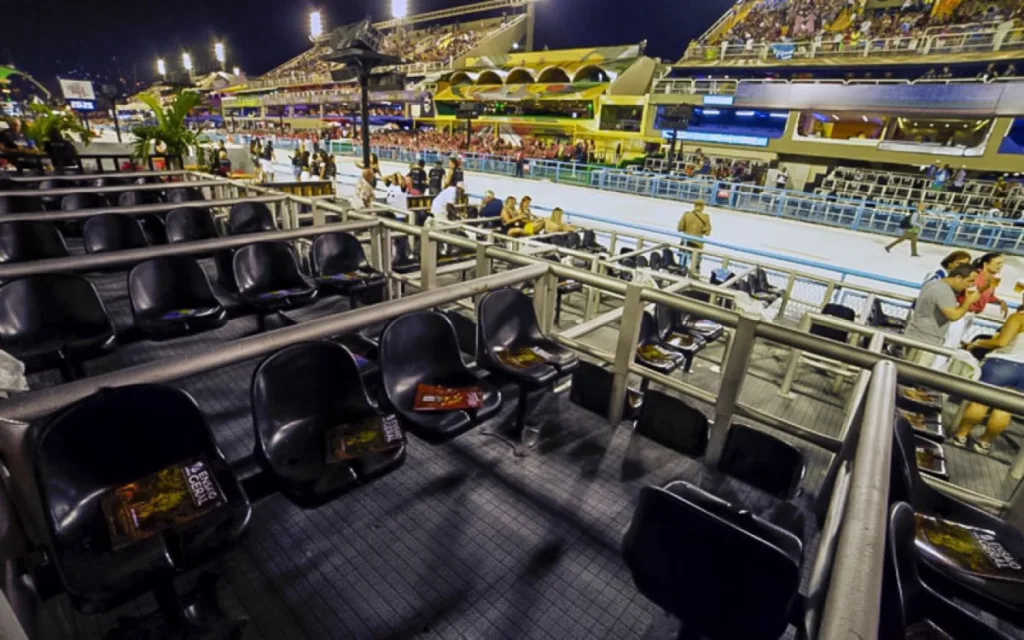 Frisas no Sambódromo da Marquês de Sapucaí, no Rio de Janeiro