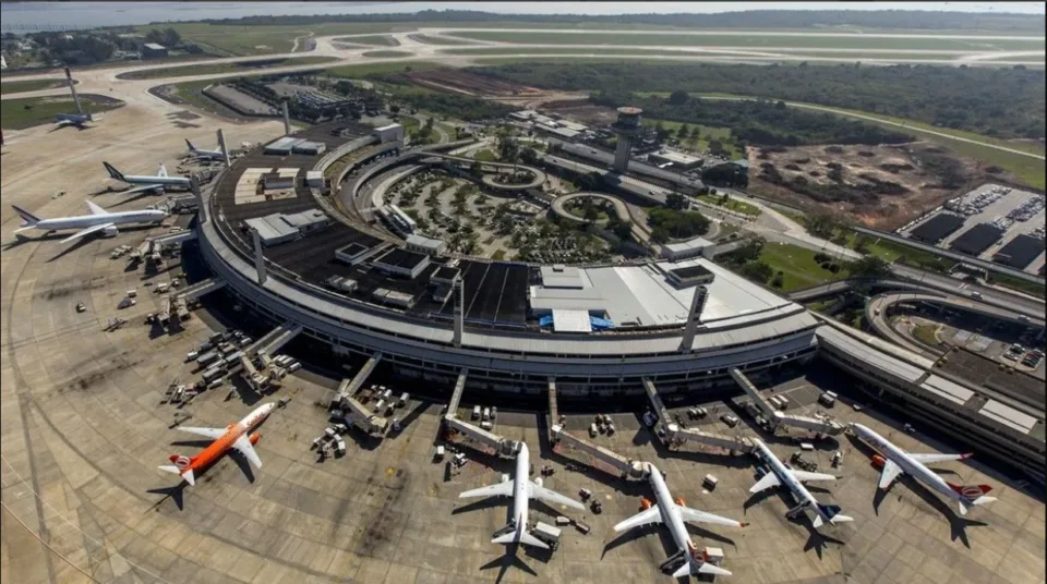 Aeroporto Internacional do Galeão (Tom Jobim), na Ilha do Governador, agora administrado pela espanhola Aena