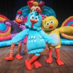 Personagens da Galinha Pintadinha no palco do espetáculo TOP 10