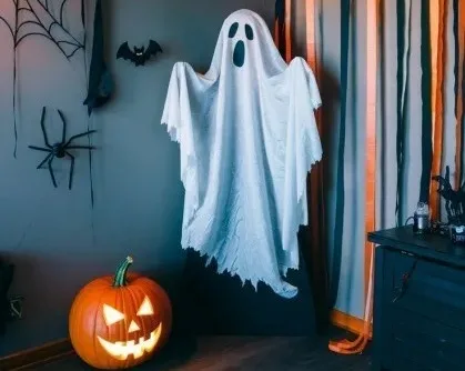 Decoração de Halloween com abóboras em bar do Rio de Janeiro
