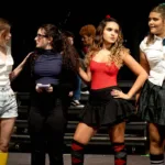 Cena do espetáculo Heathers - O Musical no Teatro Nathalia Timberg