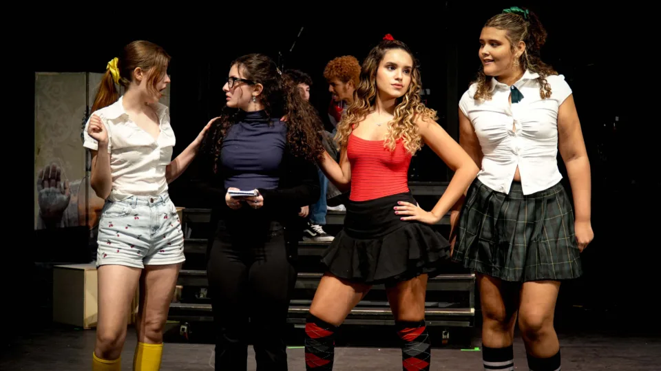 Cena do espetáculo Heathers - O Musical no Teatro Nathalia Timberg