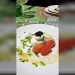 Mesa do Le Petit Chef no Hilton Barra do Rio, com projeção 3D no prato e jantar imersivo de cinco tempos