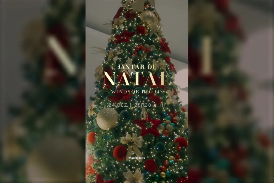Árvore de Natal decorada no Windsor Barra, na arte do Jantar de Natal dos Hotéis Windsor