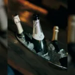 Garrafas de espumante no gelo para o Réveillon 2027 do JW Marriott Rio de Janeiro