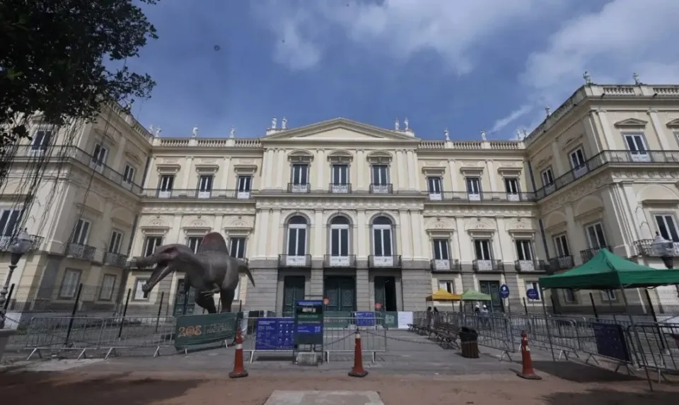 Fachada do Museu Nacional, na Quinta da Boa Vista, em obras de restauração