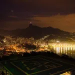 Show no palco do Morro da Urca durante a temporada Noites de Verão